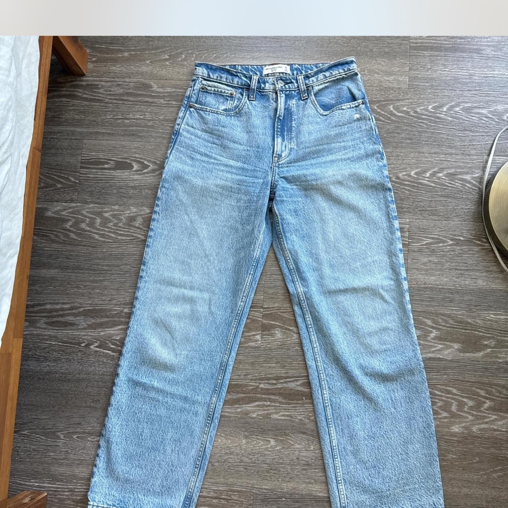 Abercrombie & Fitch Curve Love High Rise Loose Jeans